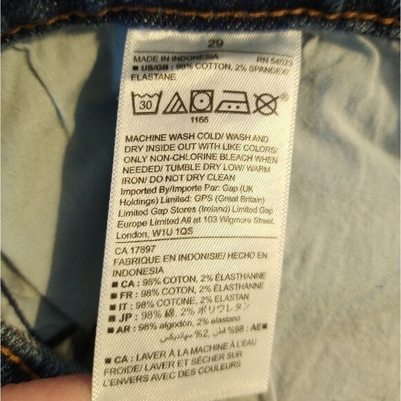 GAP Girlfriend Cropped Jeans - Picture 6 of 9